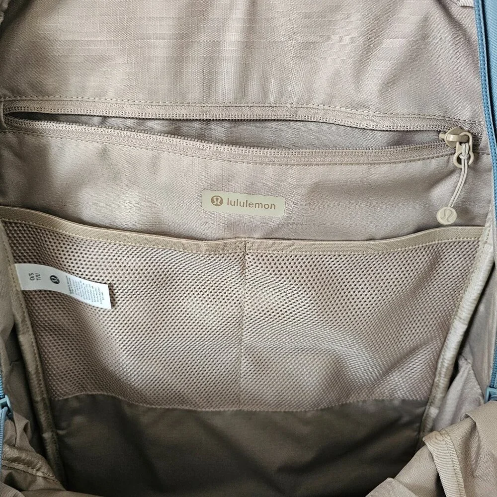 SOLD! NWT LULULEMON CRBU Crater Blue Double Zip Tech Canvas Backpack OS - Picture 12 of 16
